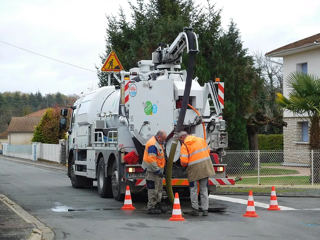 Débouchage à l'aide d'un Camion Hydrocureur